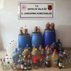 Alanyada Jandarma Operasyonu Cok Sayida Sahte Icki Ele Gecirildi