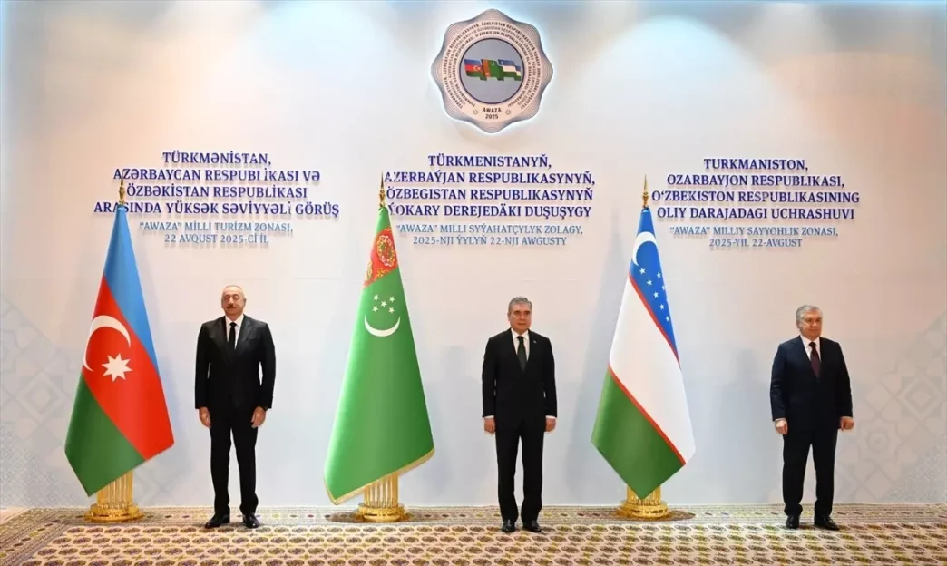 Aliyev Berdimuhammedov ve Mirziyoyev Uclu Zirve Gerceklestirdi