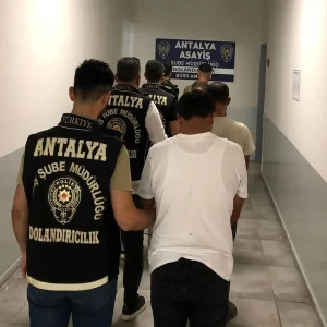 Antalyada Dolandiricilik Operasyonu 4 Kisi Tutuklandi
