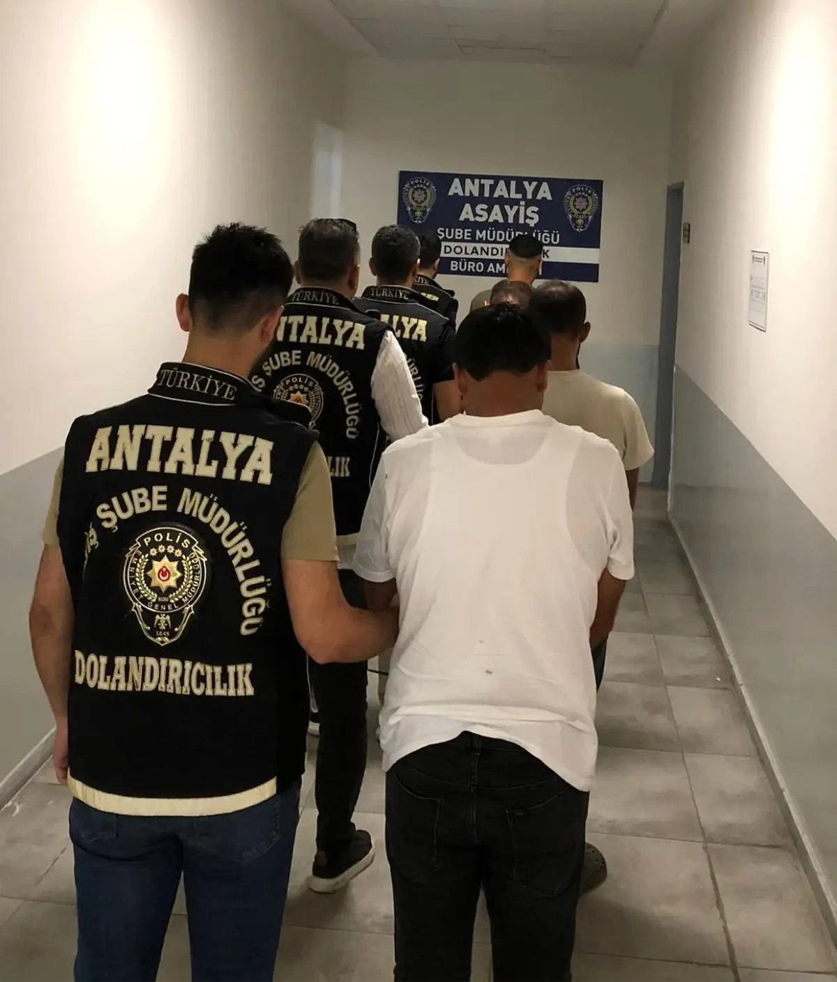 Antalyada Dolandiricilik Operasyonu 4 Kisi Tutuklandi