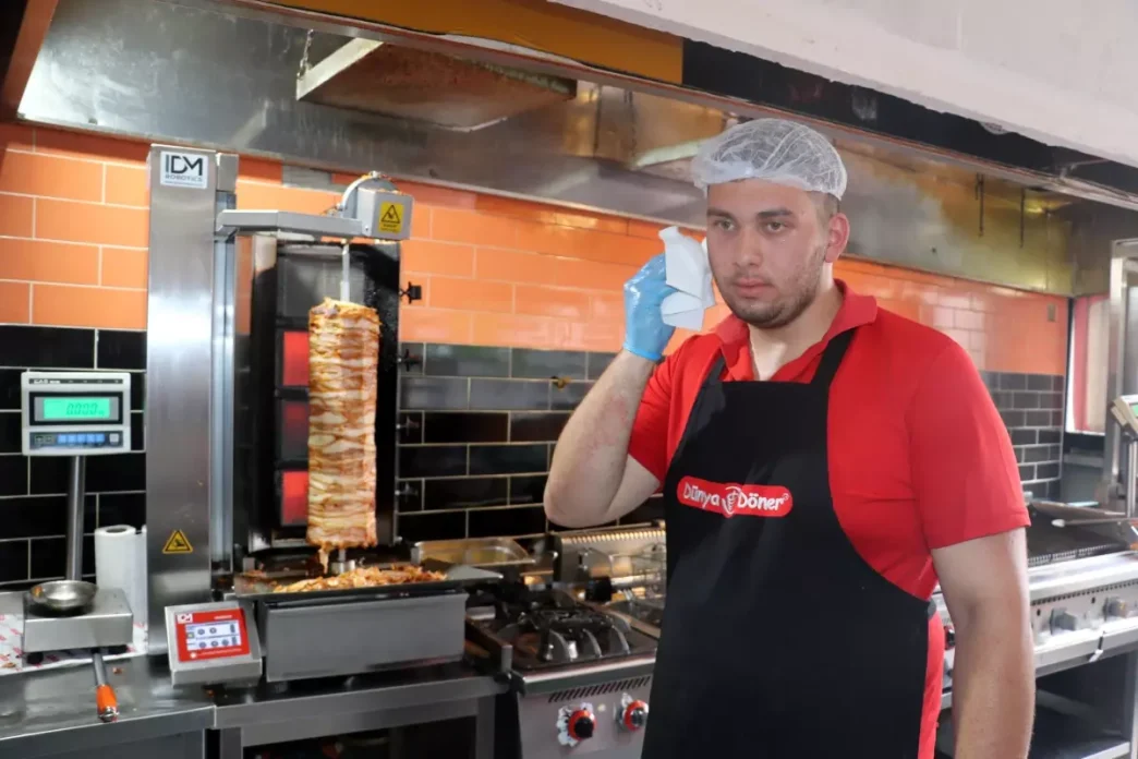 Antalyada Doner Ustalari Sicakla Mucadele Ediyor