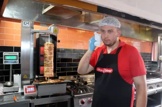 Antalyada Doner Ustalari Sicakla Mucadele Ediyor