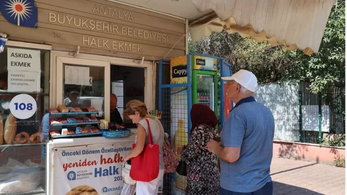 Antalyada Halk Ekmek Bufelerinde 25 Tur Unlu Mamul Satisi Basladi