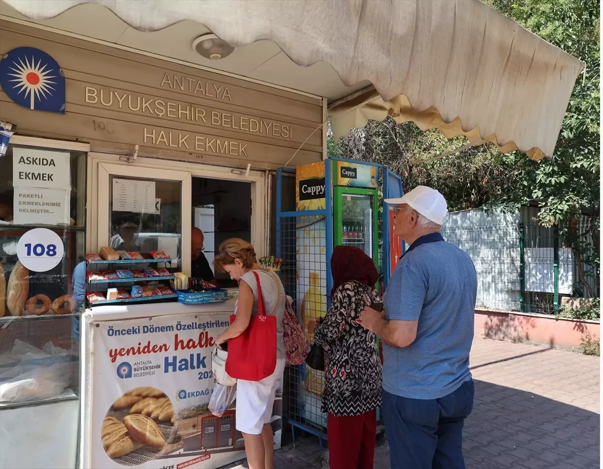 Antalyada Halk Ekmek Bufelerinde 25 Tur Unlu Mamul Satisi Basladi
