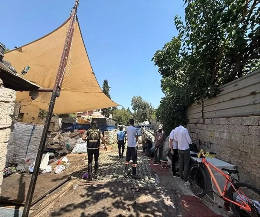 Antalyada Hurdaci ve Spotculara Yonelik Denetim 8 Is Yeri Kapatildi