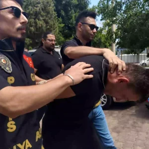 Antalyada Kuyumcudan 18 Bilezik Gasbetti Zanli Yakalandi