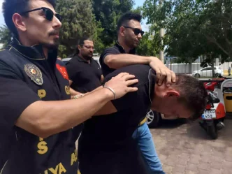 Antalyada Kuyumcudan 18 Bilezik Gasbetti Zanli Yakalandi