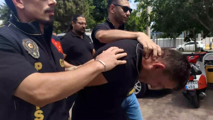 Antalyada Kuyumcudan 18 Bilezik Gasbetti Zanli Yakalandi