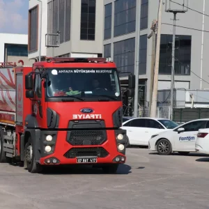 Antalyada Otel Ekipmanlari Deposunda Yangin