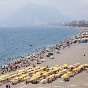 Antalyada Sicak Hava Turizmi Canlandiriyor