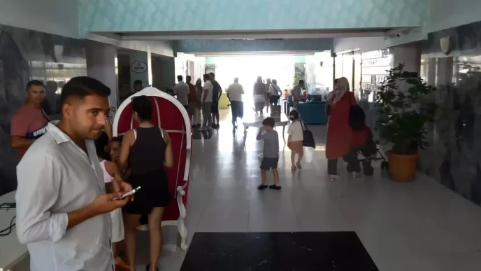 Antalyada Tatilcilerin Elektrik ve Hizmet Kesintisi Tepkisi