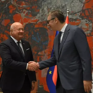 Avusturya Basbakani Sirbistani Kosova ile Diyalog Kurmaya Cagirdi