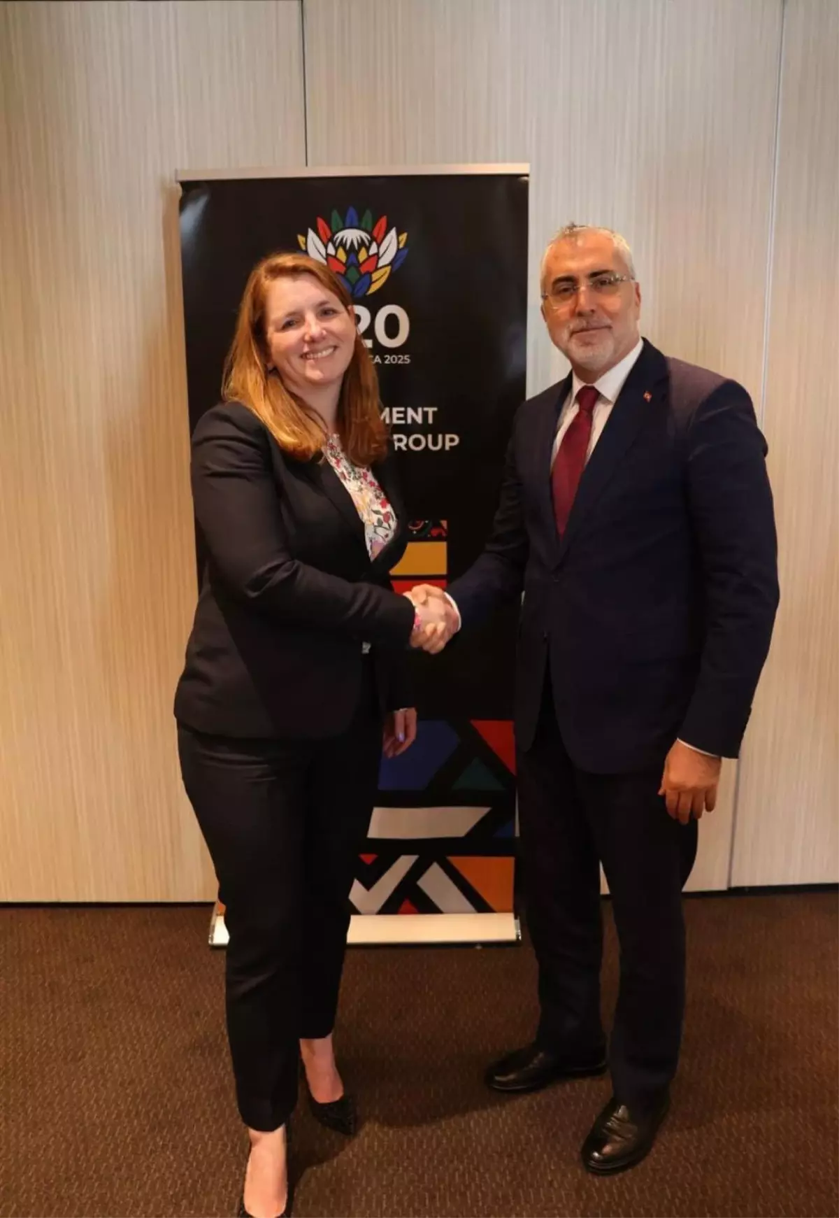 Bakan Isikhan G20 Toplantisinda Britanya Istihdam Bakani ile Gorustu
