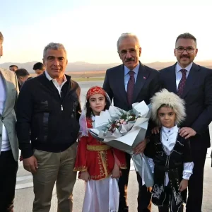 Bakan Uraloglu Hizli Demiryolu Hattinin Temelini Atmak Icin Igdirda