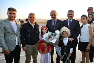 Bakan Uraloglu Hizli Demiryolu Hattinin Temelini Atmak Icin Igdirda