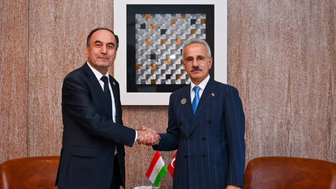 Bakan Uraloglu Tacikistan Ulastirma Bakani ile Gorustu