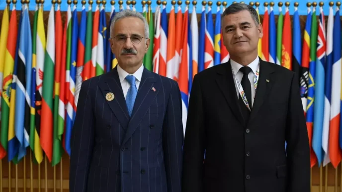 Bakan Uraloglu Turkmenistanda Ulasim Isbirligi Icin Gorusme Yapti