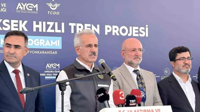 Bakan Uraloglu Yaklasik 115 milyon insanimiz hizli tren konforuna kavusacak