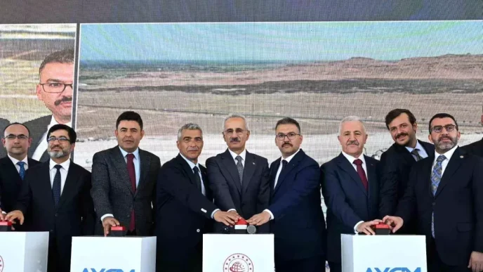 Bakan Uraloglu Zengezur koridoru Turkiye Azerbaycan ve Ermenistan arasinda ekonomik