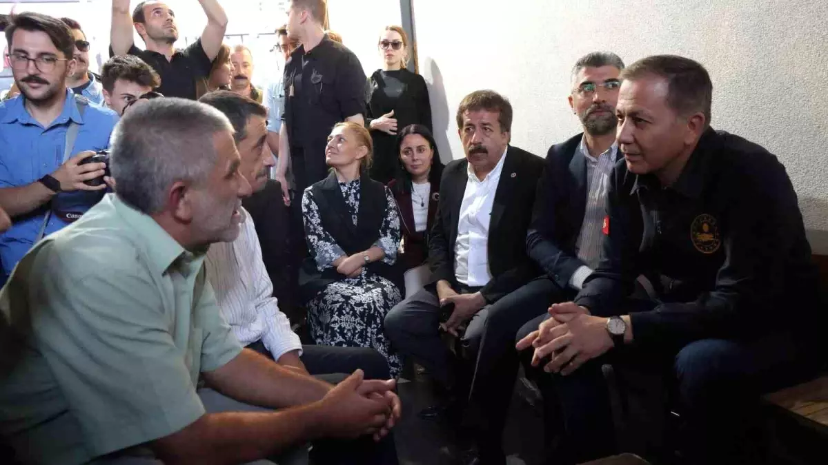Bakan Yerlikaya Erzurumda Esnafla Bulustu