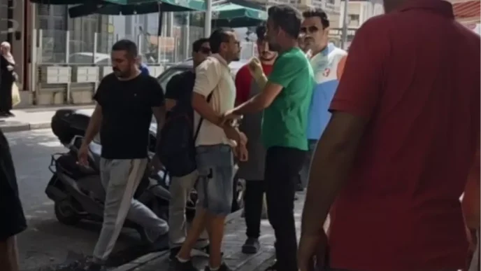 Bakirkoyde Dusurulen 100 Dolari Alan Hirsiz Esnaf Tarafindan Durduruldu