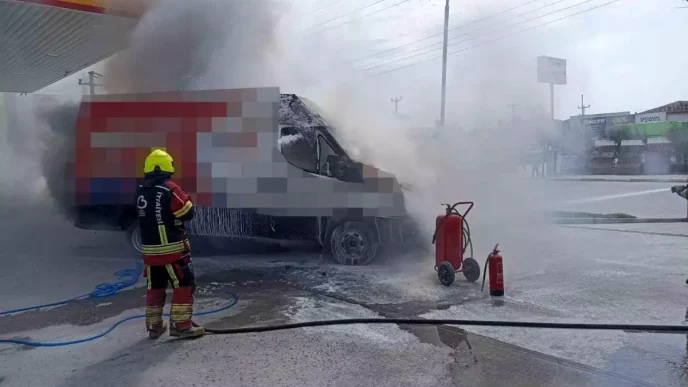 Balikesirde Akaryakit Istasyonunda Arac Yangini