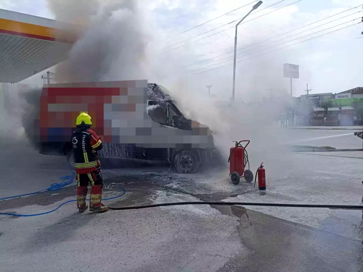 Balikesirde Akaryakit Istasyonunda Arac Yangini