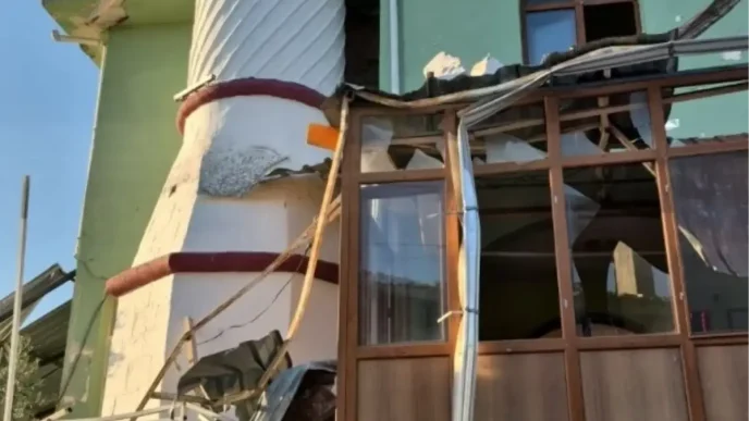 Balikesirde Deprem Sonucu Cami Minaresi Yikildi