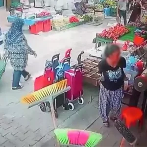 Balikesirde Pazar Arabasinin Hirsizligi Guvenlik Kamerasinda
