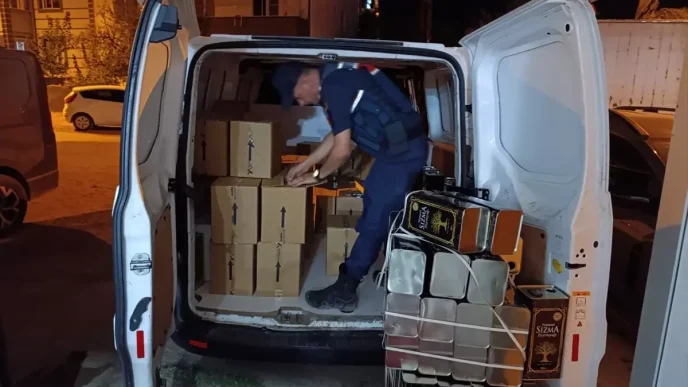 Balikesirde Sahte Zeytinyagi Operasyonu 15 Bin Litre Ele Gecirildi
