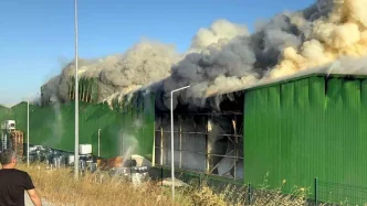 Balikesirdeki Teksut Fabrikasinda Yangin Panigi