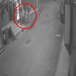 Batmanda Dondurma Hirsizligi Guvenlik Kamerasinda Anbean Goruntulendi