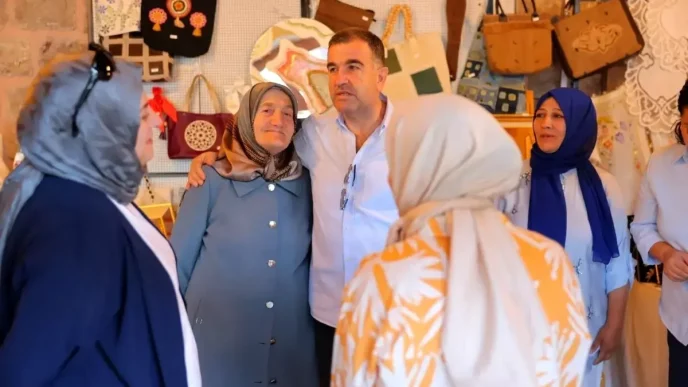 Bayburt Valisi Eldivan Usta Ogreticilerin Eserlerini Inceledi