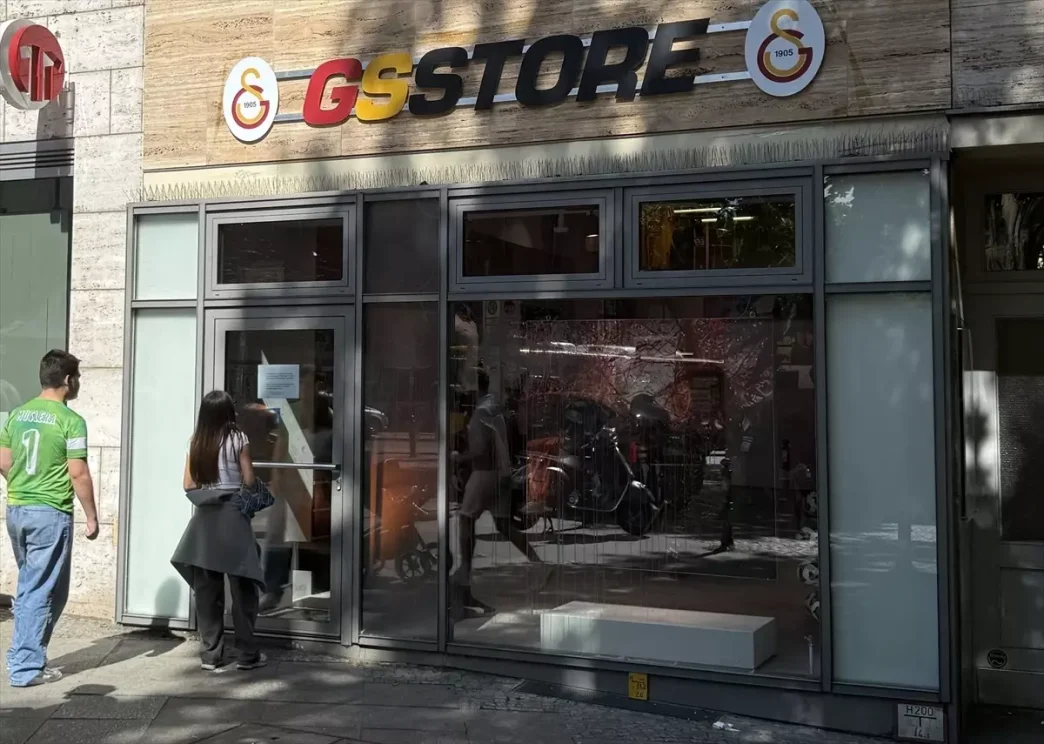 Berlinde Galatasarayin Resmi GS Storeu Acildi