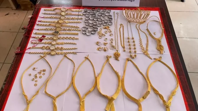 Bitliste Kuyumcudan Altin Calan 5 Supheli Yakalandi