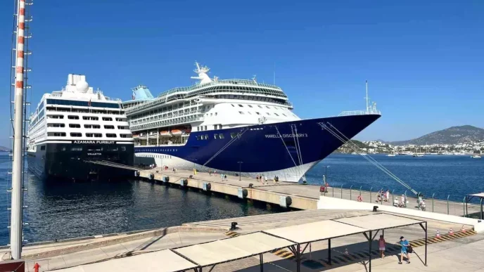 Bodruma Iki Yolcu Gemisiyle 26 Bin Turist Geldi
