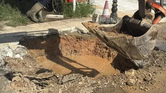 Bodrumda Su Isale Hatti Patladi Deniz Kahverengiye Dondu