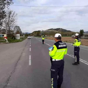 Boluda Trafik Denetimleri 2 Bin 78 Arac ve Surucusune Cezai
