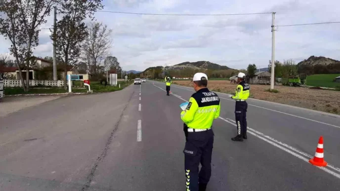 Boluda Trafik Denetimleri 2 Bin 78 Arac ve Surucusune Cezai