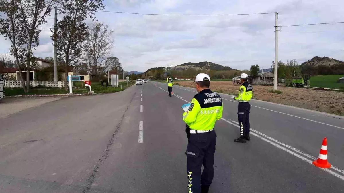Boluda Trafik Denetimleri 2 Bin 78 Arac ve Surucusune Cezai