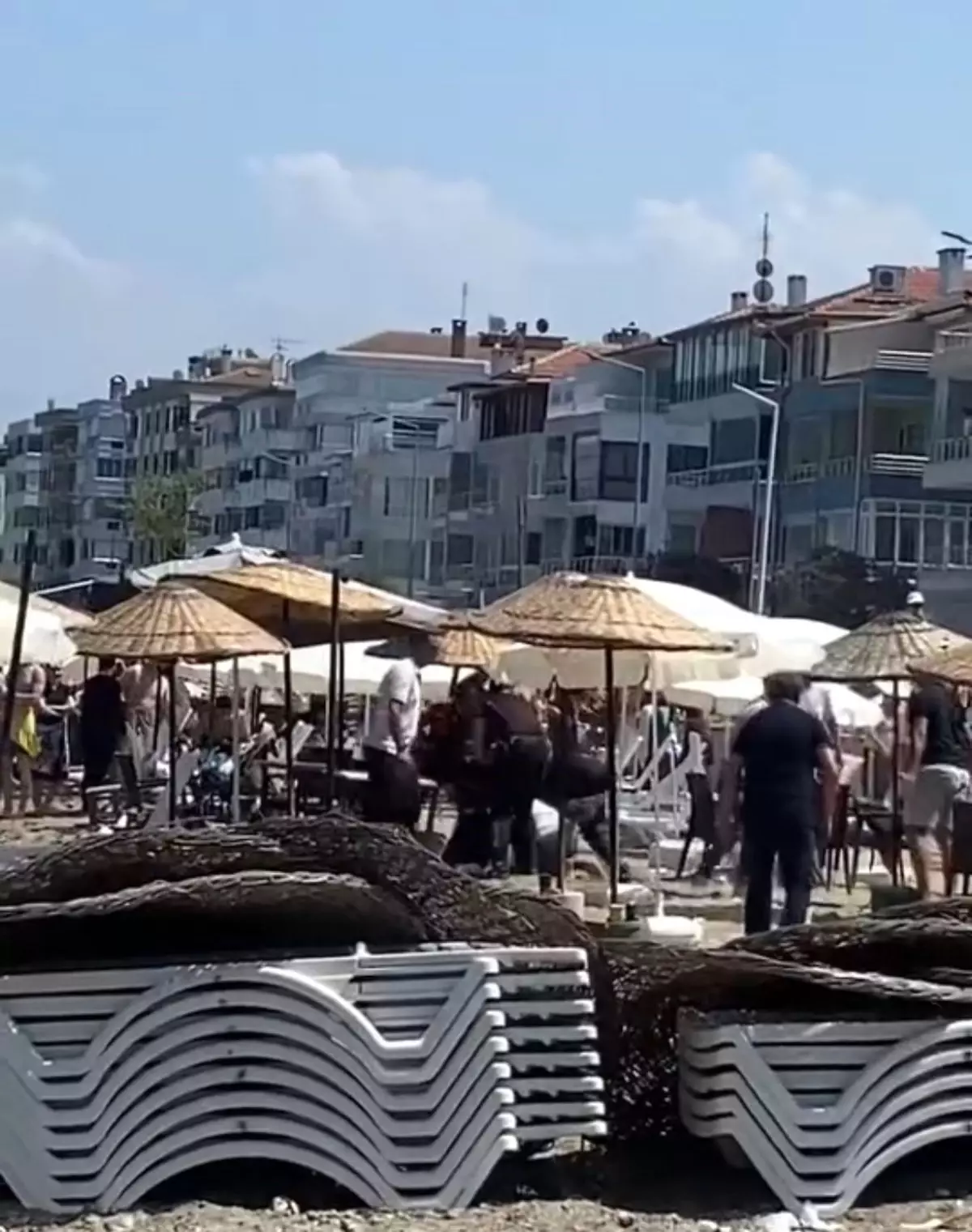 Bursada Ucretsiz Plaja Izin Almadan Sezlong Koyan Isletmeye Operasyon