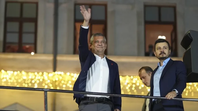 CHP Genel Baskani Ozgur Ozel Beyoglunda Miting Duzenledi