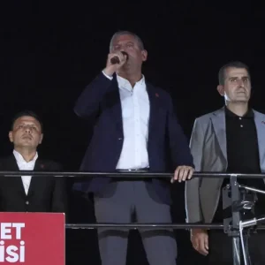 CHP Genel Baskani Ozgur Ozel Uskudarda konustu