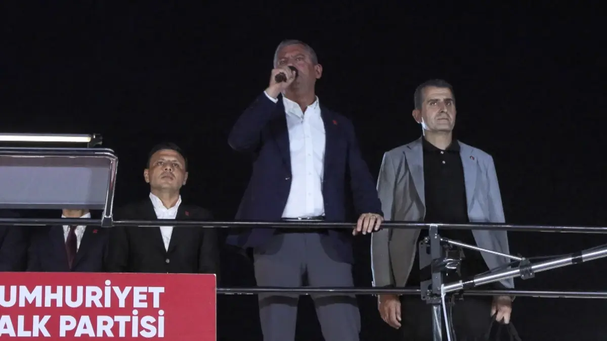 CHP Genel Baskani Ozgur Ozel Uskudarda konustu
