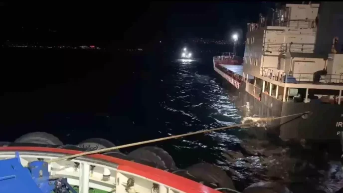 Canakkale Bogazinda IRONHIDE Gemisi Makine Arizasi Yuzunden Demirledi