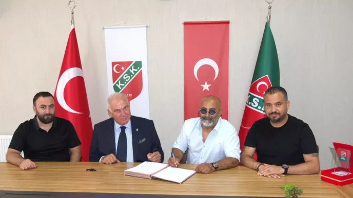 Cenk Karace Karsiyaka Spor Kulubu Altyapisina Destekte Bulundu