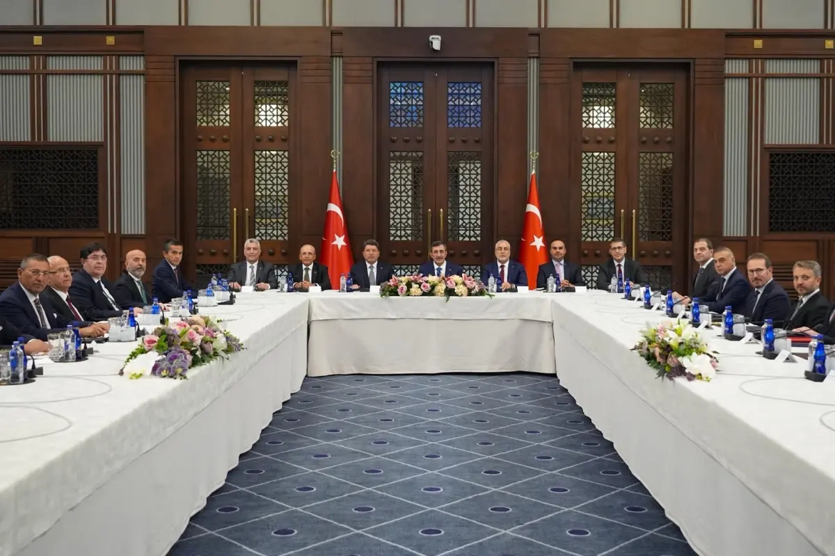 Cevdet Yilmaz TISK Yonetimi ile OVP Hazirliklarini Gorustu