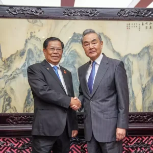 Cin ve Myanmar Disisleri Bakanlari Iliskileri Guclendirme Uzerine Gorustu