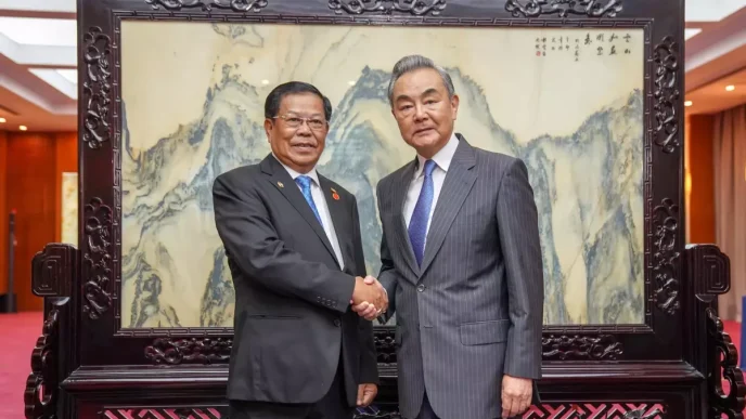 Cin ve Myanmar Disisleri Bakanlari Iliskileri Guclendirme Uzerine Gorustu