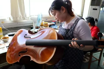 Çin'in Queshan İlçesi Keman Ailesi Endüstrisini Geliştiriyor 1 Cinin Queshan Ilcesi Keman Ailesi Endustrisini Gelistiriyor